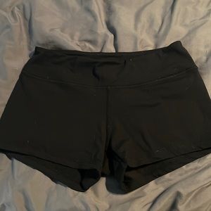 Black booty shorts Born Primitive